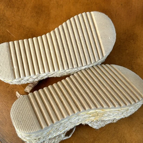 Shoes by Matisse - Picture 3 of 4